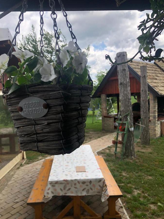 Salas Gnijezdo Bačka Palanka Exterior foto