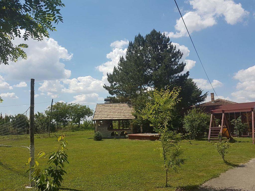 Salas Gnijezdo Bačka Palanka Exterior foto